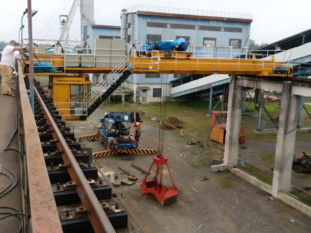 5/5噸10/10噸16/16噸抓斗、電磁兩用橋式起重機主要技術(shù)參數(shù)