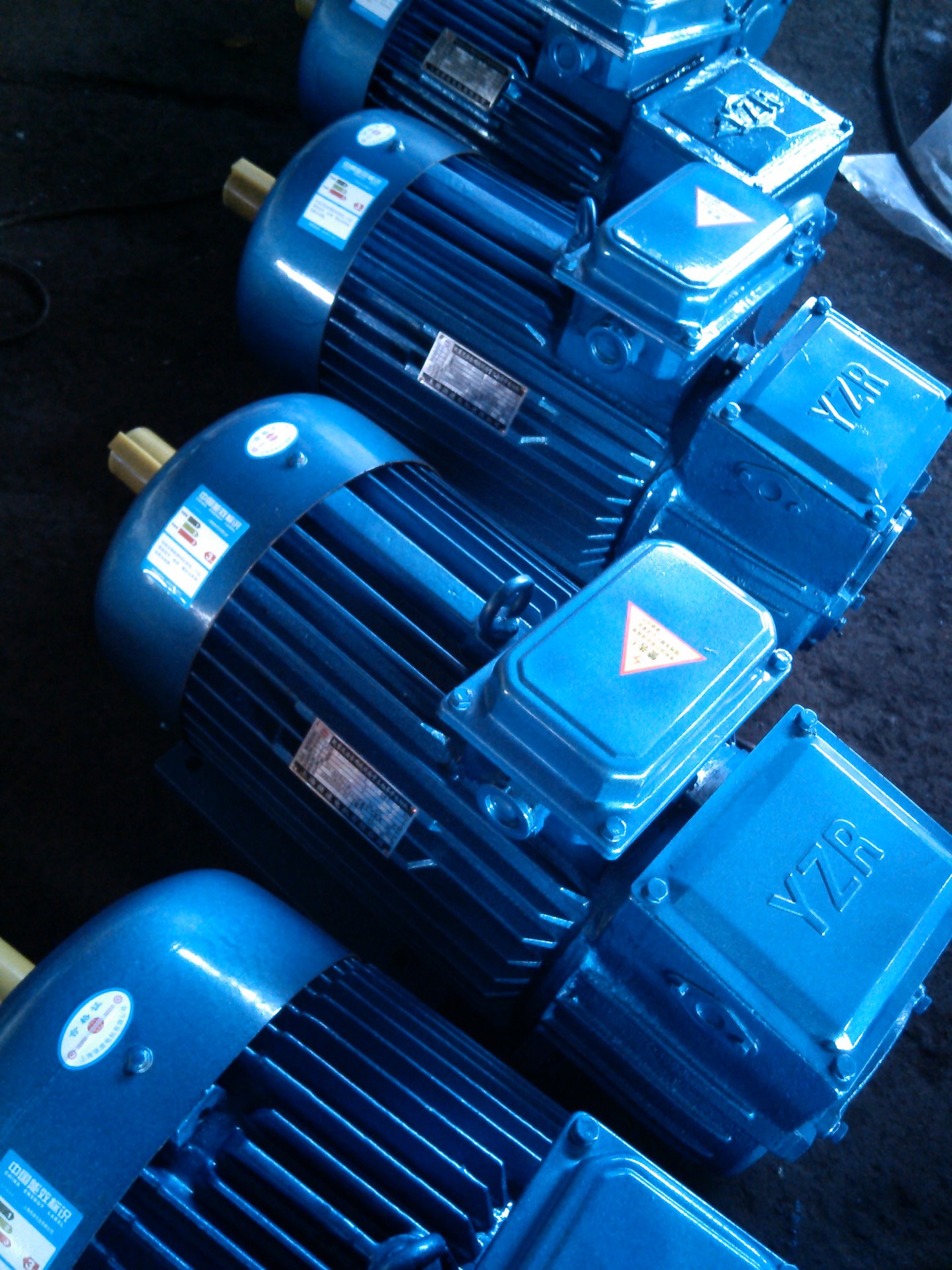 YZR、YZ系列起重及冶金用繞線(xiàn)轉(zhuǎn)子三相異步電動(dòng)機(jī)圖片