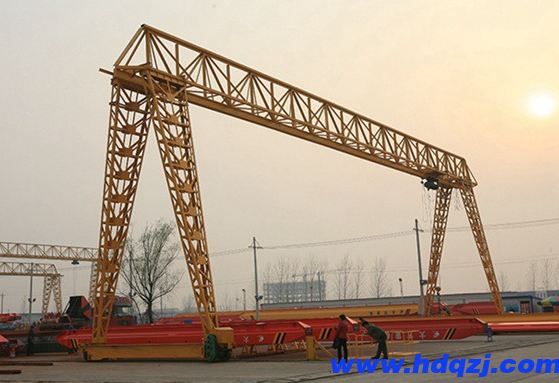 小型龍門架中的手拉葫蘆鏈條卡住了怎么辦？